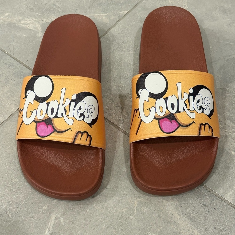 NEW Cookies (Inspired) Slides
Size - 42( Men’s Size 9)